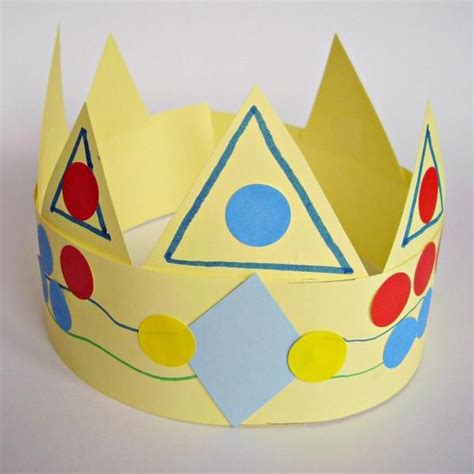 paper crown  pretend play easy paper crafts paper