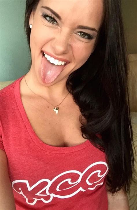 29 tongue selfies proving that it s a thing fooyoh