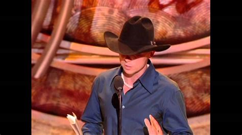 kenny chesney wins entertainer of the year acm awards 2005 youtube