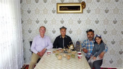 oeigoeren strijken neer  castricum noordhollands dagblad