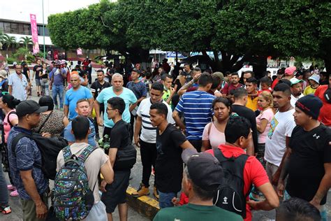 caravana de venezolanos parte del sur de méxico pese a amenaza de ee uu