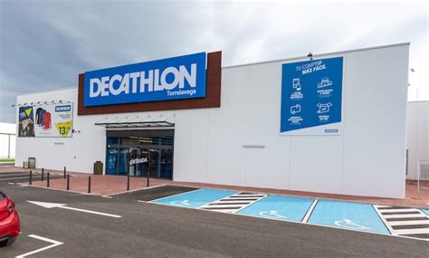 decathlon inaugura su segunda tienda de gran formato en cantabria