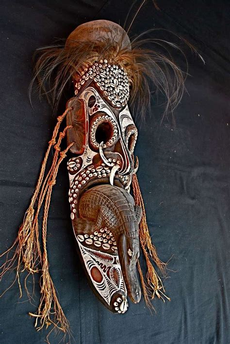 Papua New Guinea Mei Mask From Tambanum Village At 1stdibs