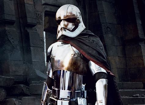 Gwendoline Christie S Captain Phasma Officially Returning