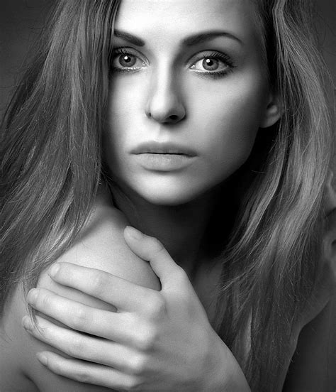 Fotoğraf Kişi Siyah Ve Beyaz Kız Portre Model Stüdyo Tek Renkli