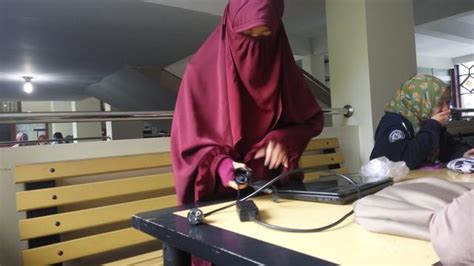Tangisan Mahasiswi Bercadar Di Yogyakarta Regional