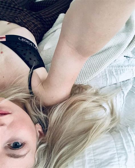 Emily Kinney So Cute On Selfie Like A 20yo Girl 39 Photos