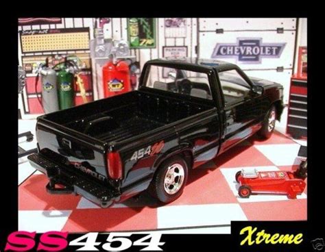 1990 Chevy 454 Ss Pick Up Garage W Die Cast Tools