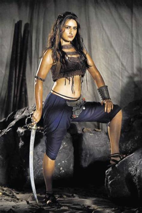 leaked dangal girl fatima sana shaikh to play hot warrior in thugs of hindostan