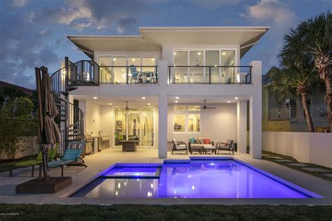 riverfront beauty designed  phil kean florida luxury homes mansions  sale luxury