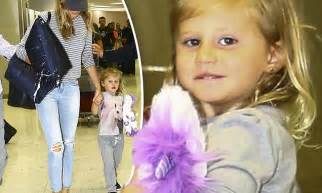 gisele s daughter vivian carries a toy unicorn for mother daughter trip to brasil daily mail