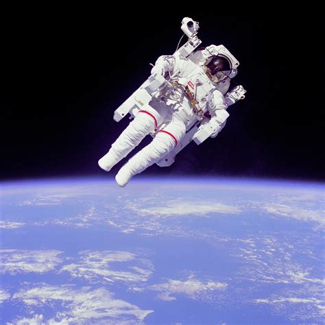 gewichtloos zweven astronaut bruce gratis foto op pixabay