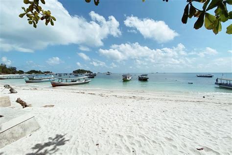 Pantai Tanjung Kelayang Bangka Belitung – Siti Mustiani