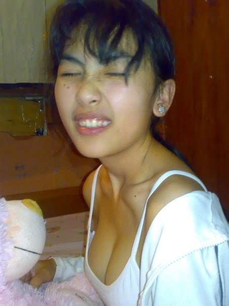 photo cewek sexy indonesia model cute high school girl