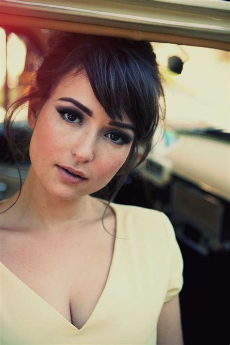 Milana Vayntrub Who Plays Lily Adams From The Atandt Commercials 9gag