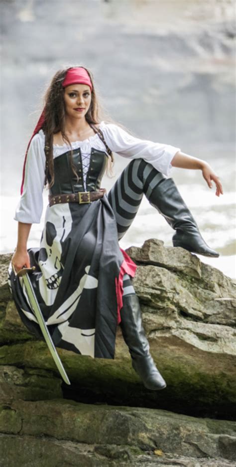 sexiest halloween costume ideas female pirate costume pirate girl