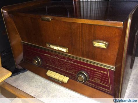 oude radio met platendraaier boven aan merk sbr uit de jaren 50 60 van