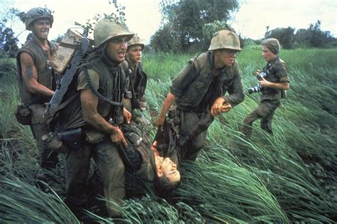 harrowing pictures   front lines  vietnam