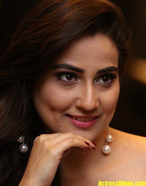 Indian Tv Anchor Manjusha Beautiful Ear Rings Face Close