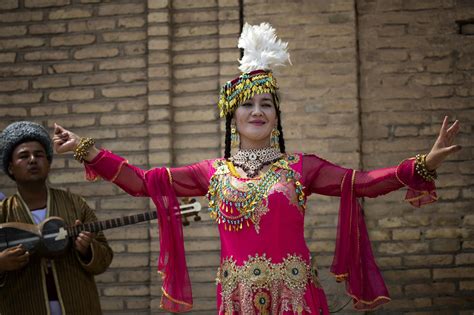 Uzbek Traditional Dancing Tour