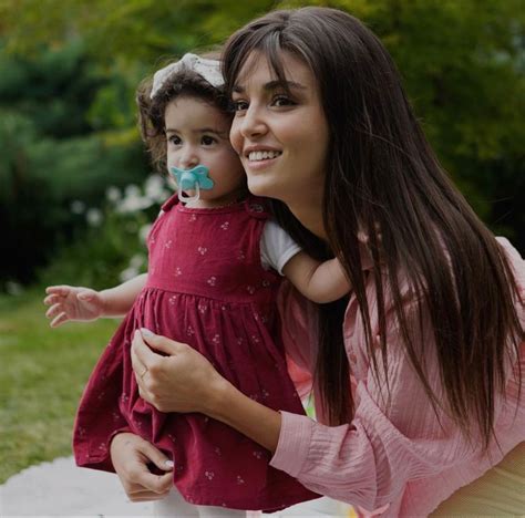 Iqra Aziz Couple Photography Poses Hande Ercel Mom Daughter Turkish