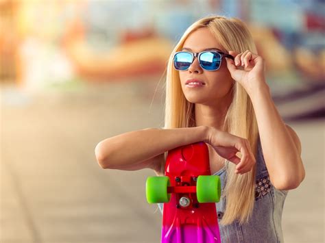 Wallpaper Blonde Girl Sunglasses Skateboard 3840x2160 Uhd 4k Picture