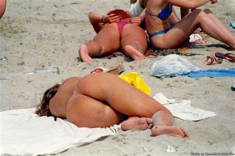 wild naturist beaches with lots of beautiful nude women enjoying being naked among people who