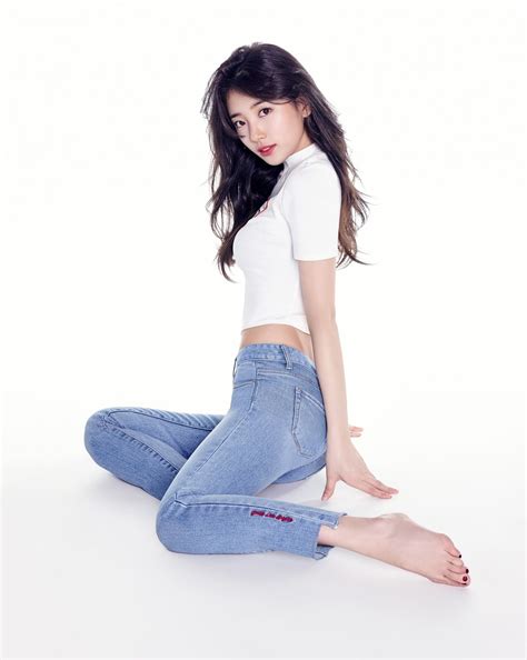 역대급 청바지 고화질 화보 배수지 guess 청바지핏 13p 여성 스타일 여성 및 얼짱 패션