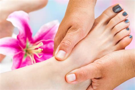massage feet  techniques  relaxation  pain relief
