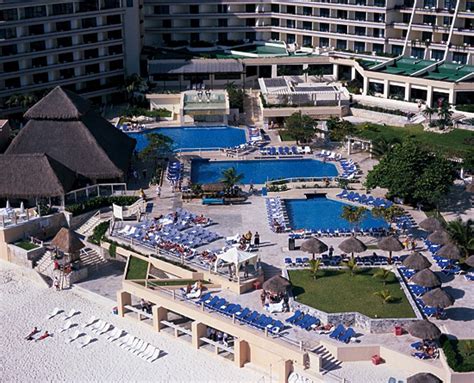 cancun palace resort    pre hurricane wilma  subsequent