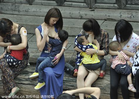 Mothers In E China Promote Breastfeeding[6] Cn