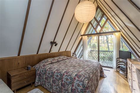ultimate  frame house asks   connecticut curbed upstairs bedroom  bedroom