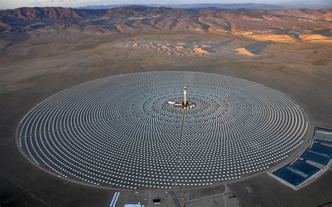 revolutionary solarreserve plant generates power  day   night