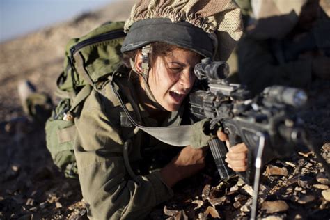 warhistory female soldiers of israel defense forces s karakal combat unit