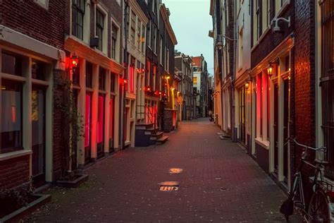 5 things to know before going to the red light district 360 amsterdam tours