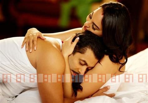 check photo salman sonakshi gets intimate on bed kareena kapoor khan salman khan