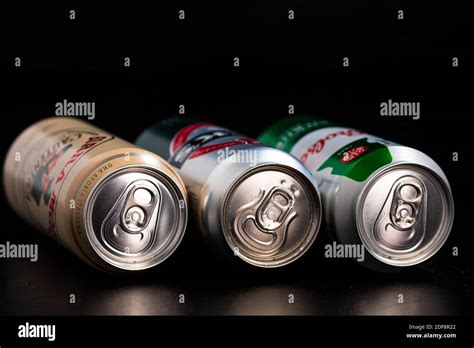 Latas De Cerveza En Blanco Y Negro Fotos E Imágenes De Stock Alamy