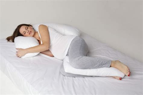 ways to sleep comfortably during pregnancy and positions