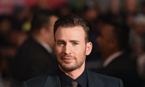 Captain America Star Chris Evans Shares Nude Pic On