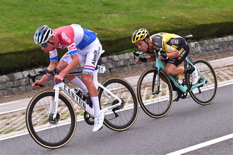 axel merckx waarschuwt wout van aert mathieu van der poel en andere jonge sterren om niet vroeg