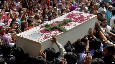 pakistan christians hold funerals for church blast victims bbc news