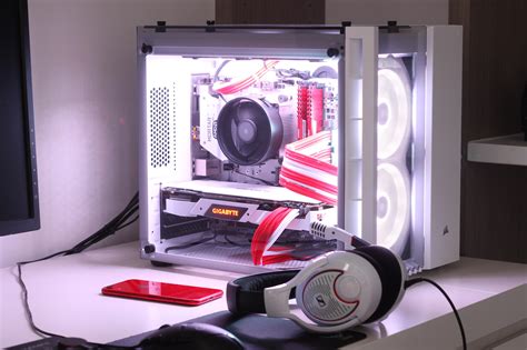 wanted  compact red white pc     turned  great rpcmasterrace