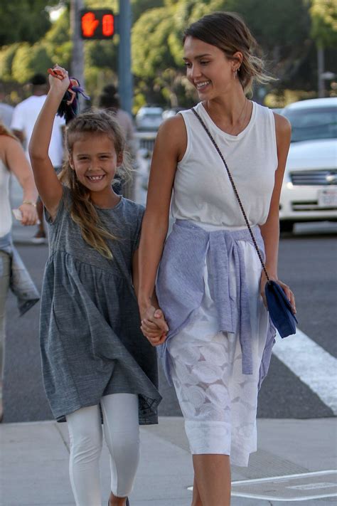 Jessica Alba – Shopping With Her Daughter In Los Angeles – Gotceleb