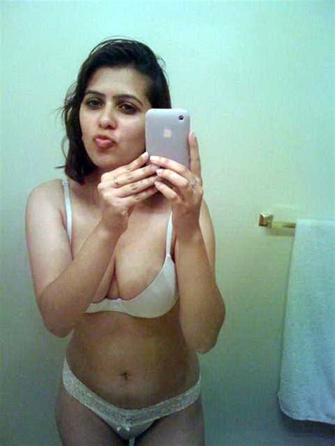 hot indian girl taking nude selfie