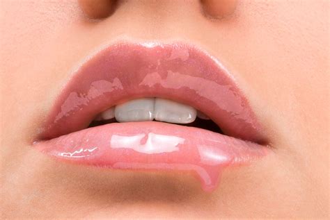 top tips  kissing  lip gloss  helpful guide