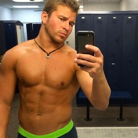 The 12 Best Types Of Mirror Selfies As Demonstrated By
