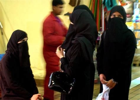Britain Muslim Polygamists To Get More Welfare Benefits Soeren Kern