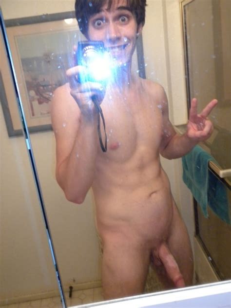 gay twink take pic of his naked body spacedingo
