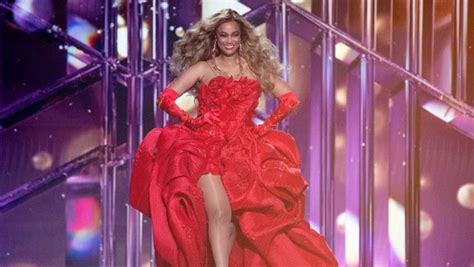 Tyra Banks’ Dress On ‘dancing With The Stars’ Wows In Red