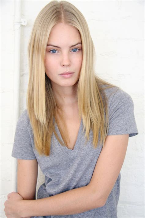 champagne blonde hair colors ideas